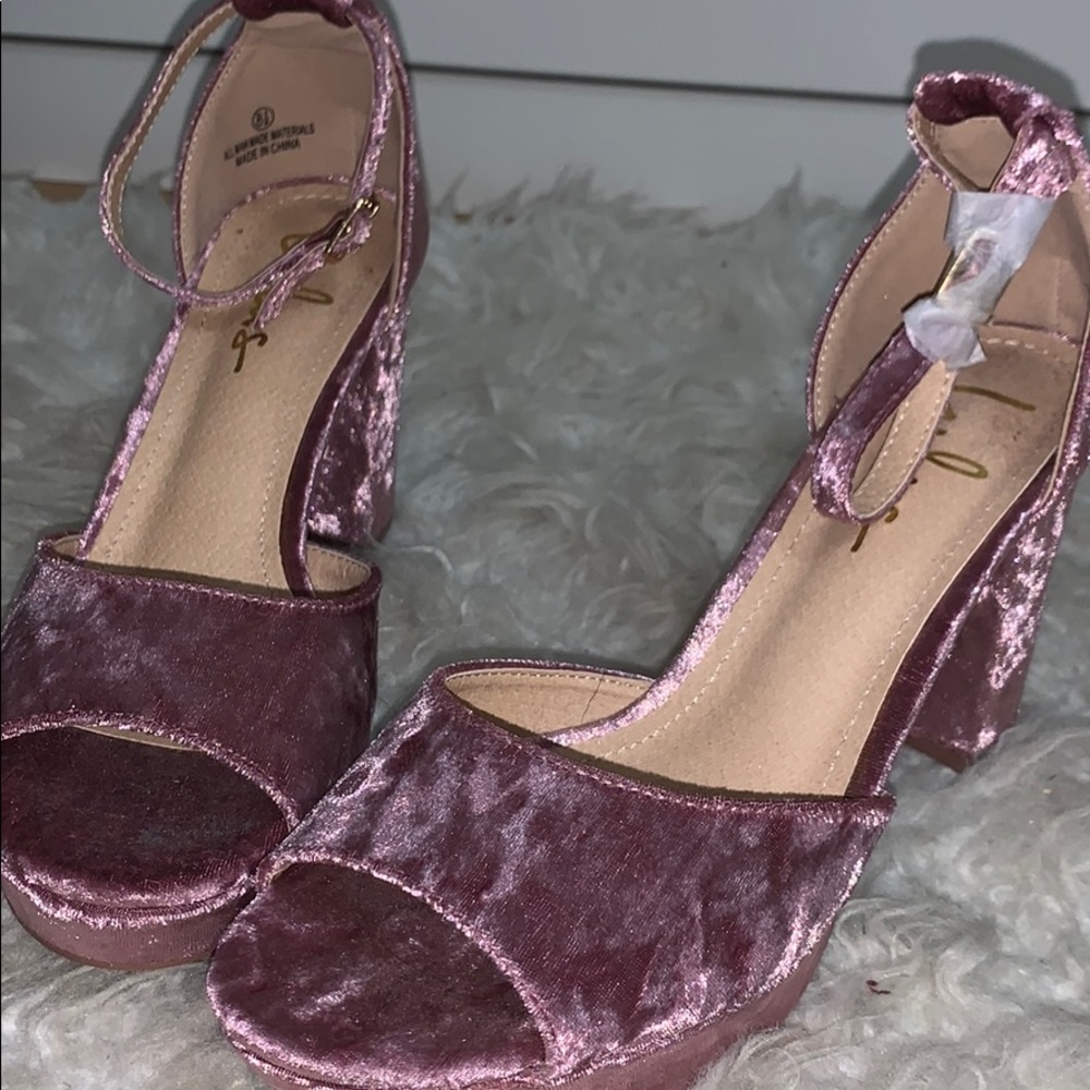 Lulus velvet heel